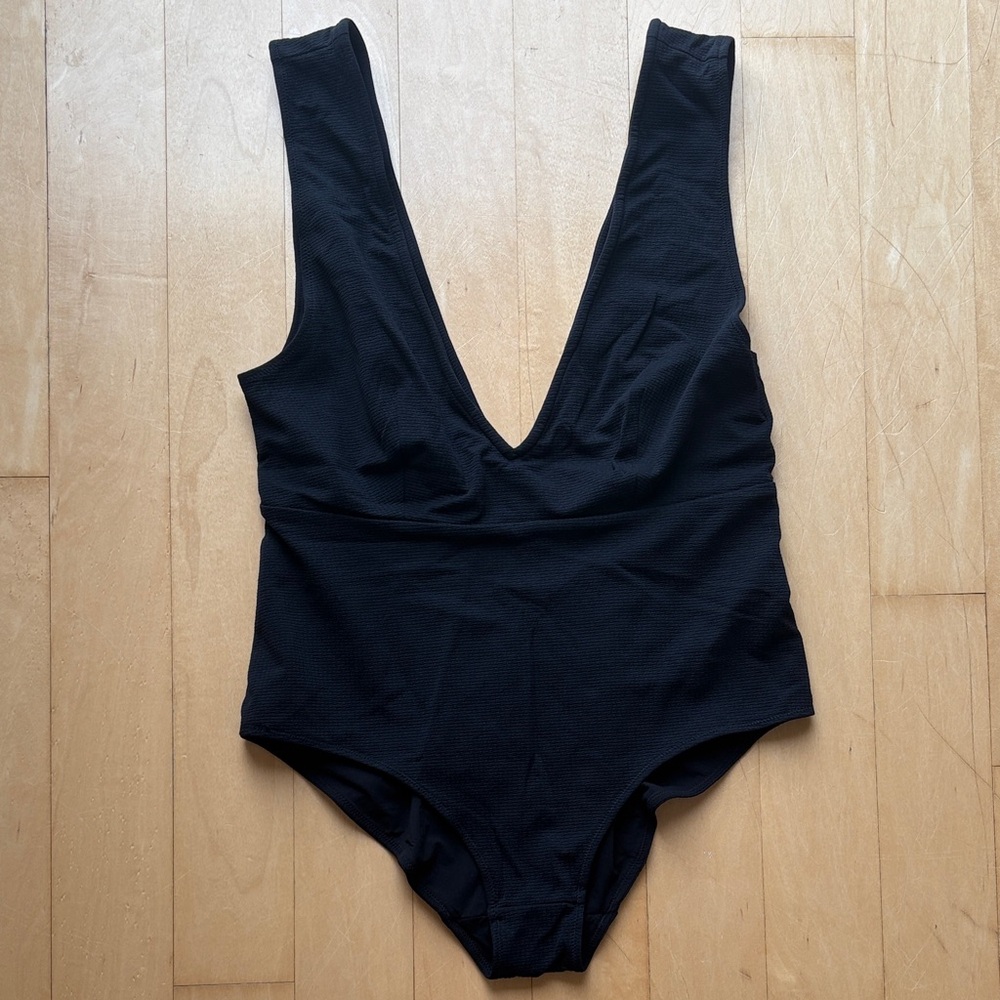 Marysia Swim Elegant Black V-Neck Swimsuit